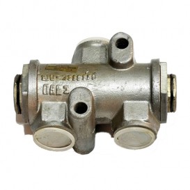 Клапан защитный двойной ( на все машины)