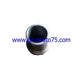 Втулка распорная подшипников катка ленивца Газ-71