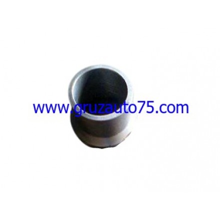 Втулка распорная подшипников катка ленивца Газ-71